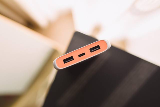 试用评测丨玩脱手感的beats36510000毫安鹅卵石充电宝