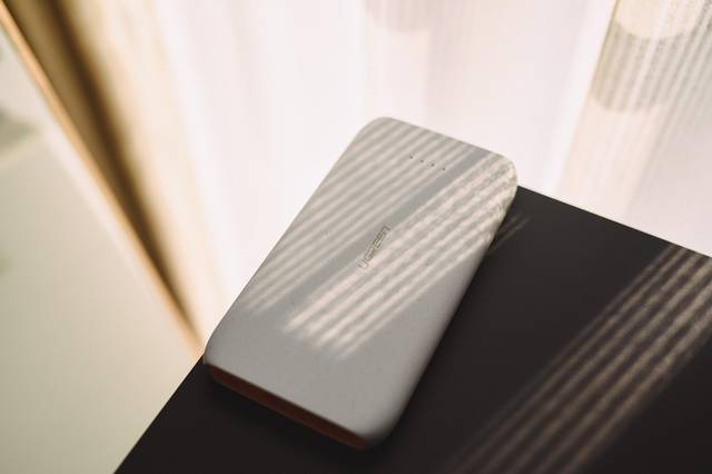 试用评测丨玩脱手感的beats36510000毫安鹅卵石充电宝