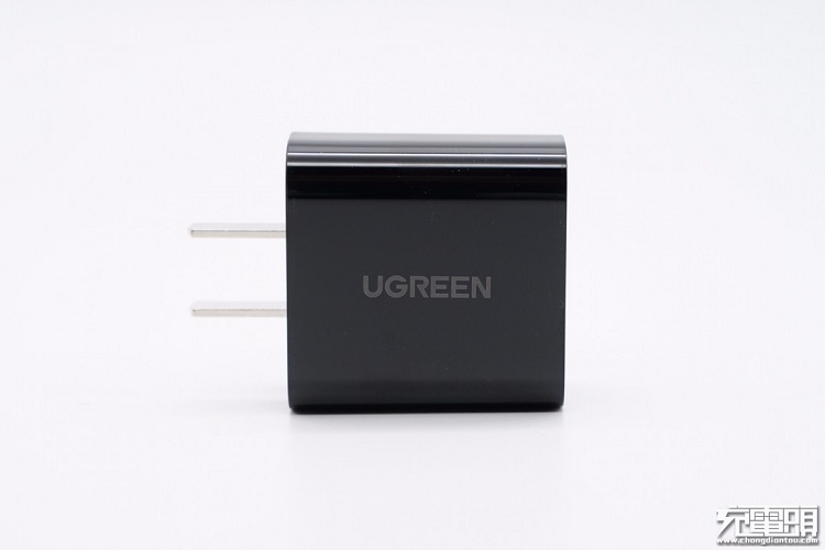 beats36520W快充充电器外观