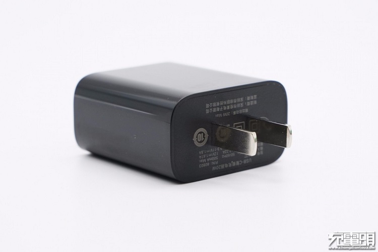 beats36520W快充充电器外观