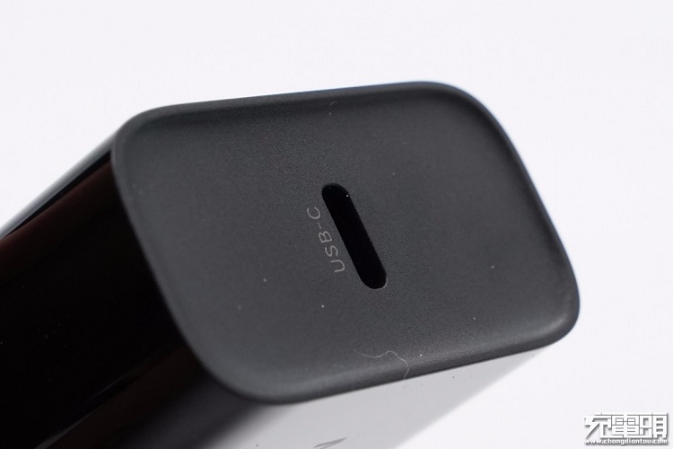 beats36520W快充充电器外观