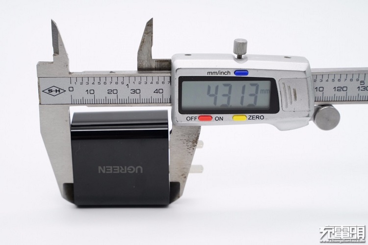 beats36520W快充充电器外观