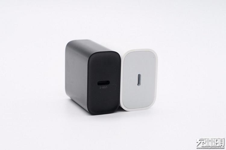 beats36520W快充充电器外观