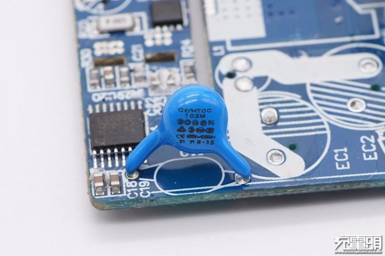 beats365PD20W充电器开箱评测：拆解篇（下）