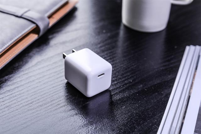 beats36530W氮化镓充电器评测：这或许是iPhone13Pro的最佳同伴